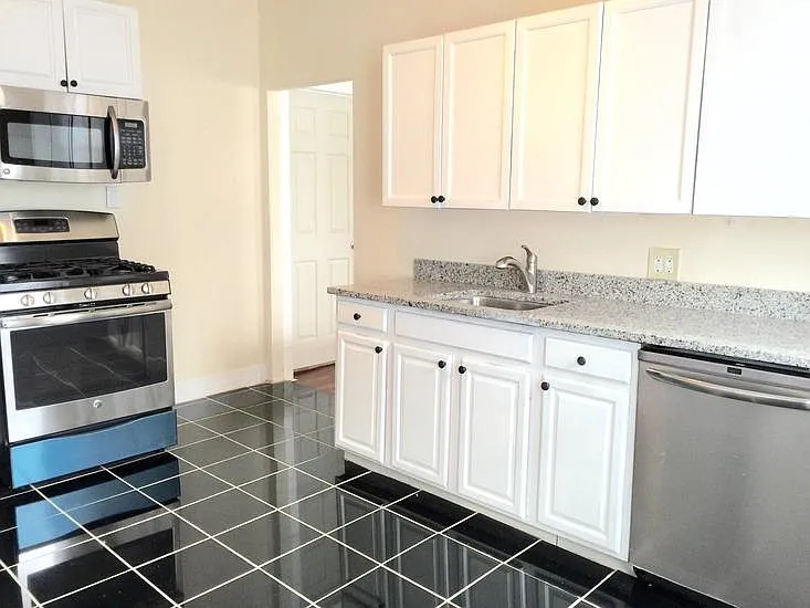 5 bed, $3,500 — Photo 4