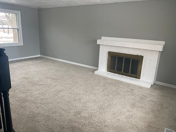 3rd image of 927 Blackhawk Dr