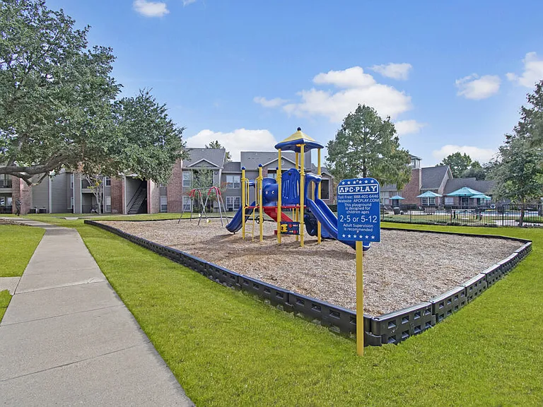 Indian Creek Apartments — Photo 4