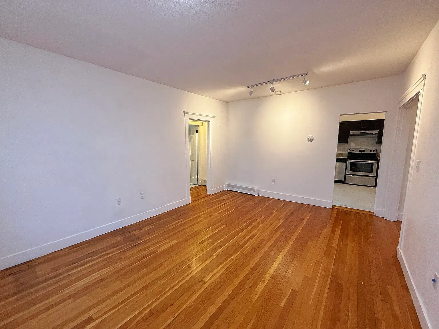 2 bed, 739 sqft, $2,600 — Photo 4