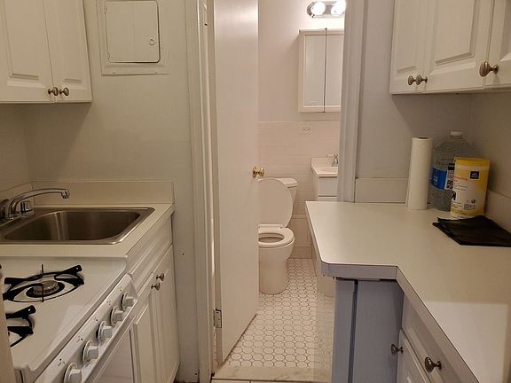 5th image of 135 E 61st St #1A
