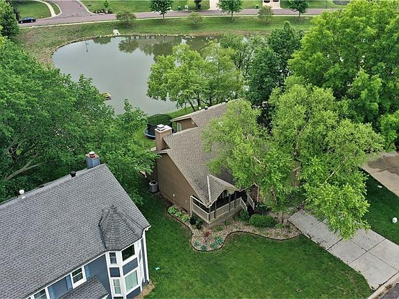 4th image of 15725 Outlook St