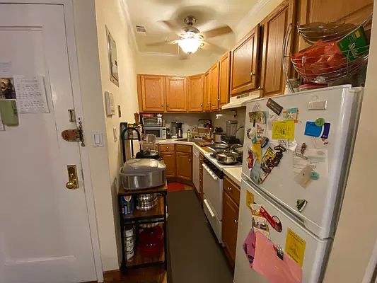4th image of 307 W 106th St #2B