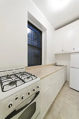 Sold by R New York | media 5