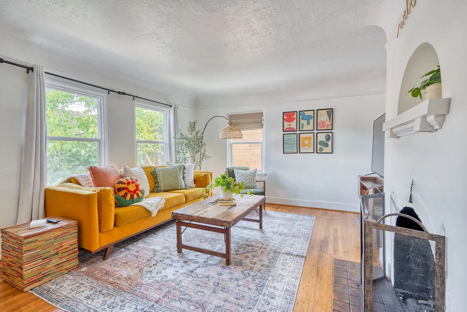 2 bed, 1.0 bath, 990 sqft, $3,109 — Photo 1
