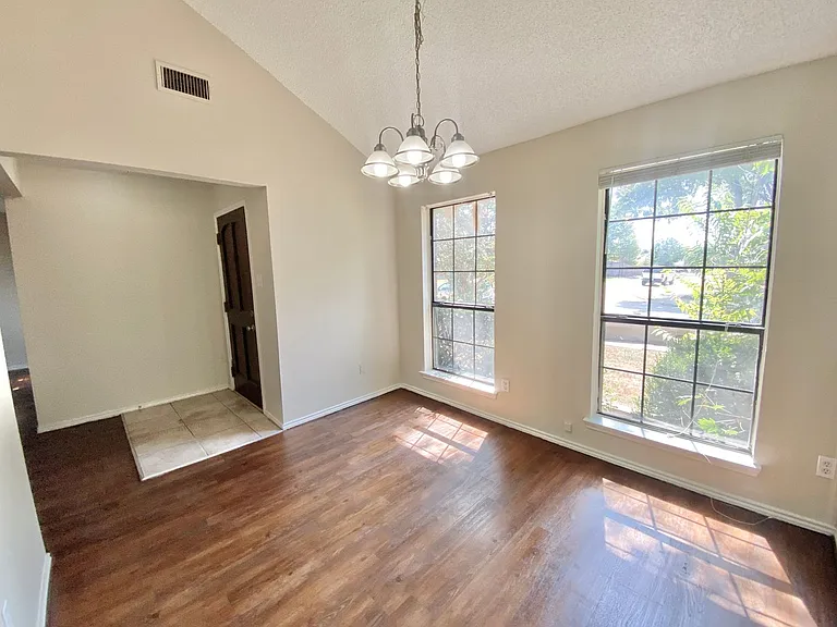2202 Prairie Creek Trl — Photo 5