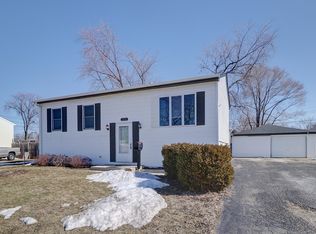 221 Fremont Ave, Romeoville, IL 60446