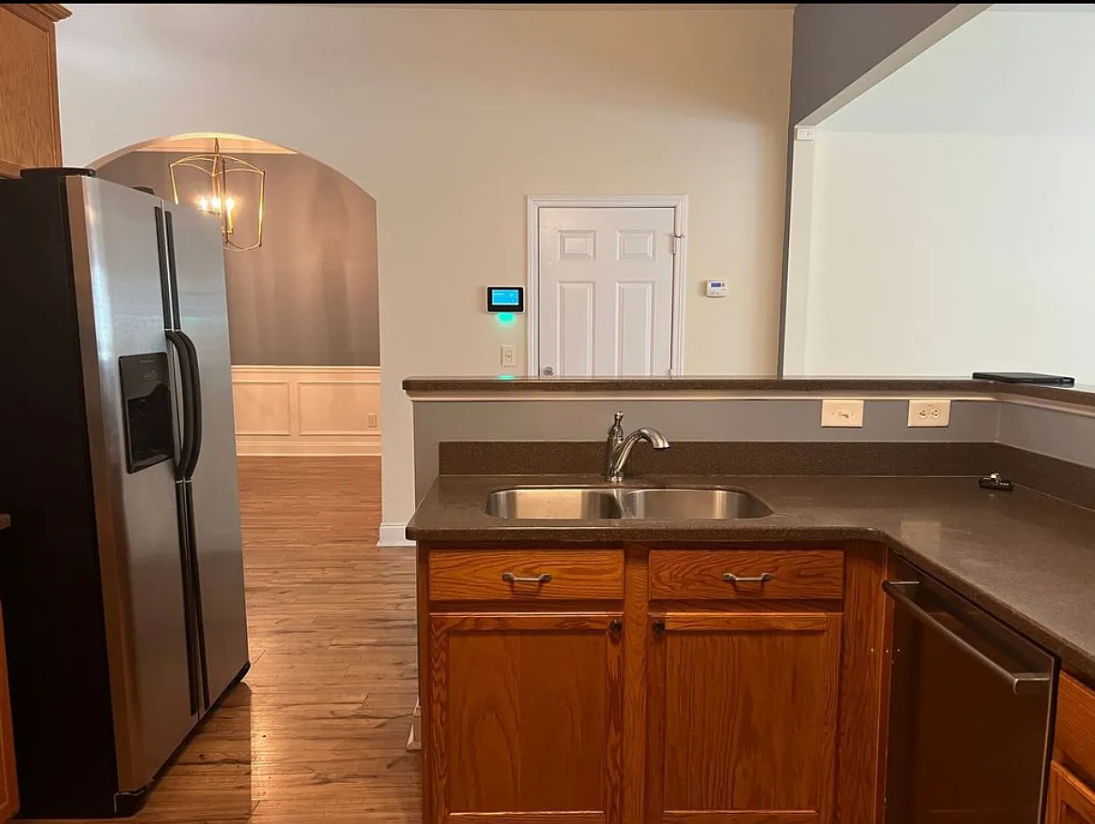 3 bed, $4,500 — Photo 2