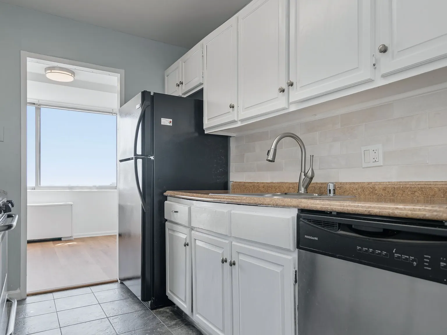 1 bed, 1.5 bath, 849 sqft, $1,950 — Photo 4