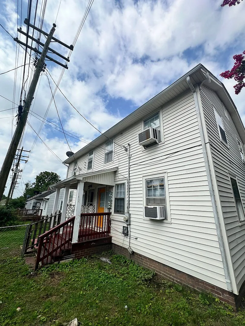 1103 Berry Street — Photo 2