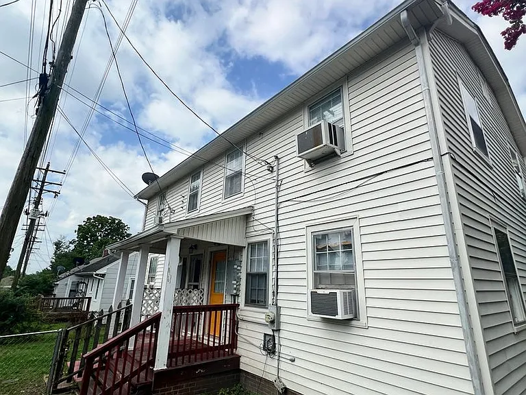 1103 Berry St — Photo 2