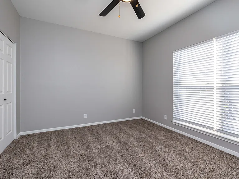 Centennial Park Apartments — Photo 25