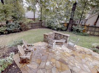 2350 E Golden Oaks Dr, Fayetteville, AR 72703