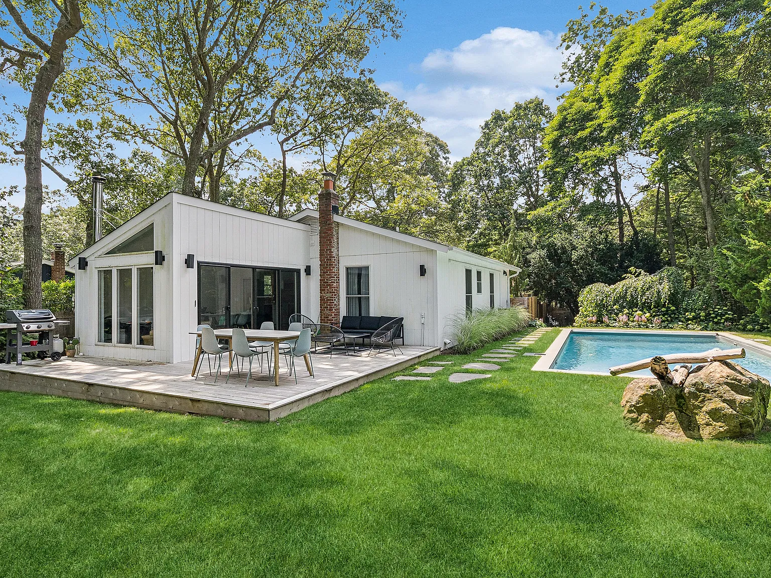 East Hampton Oasis — Photo 1