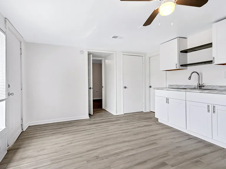 415 S Colorado St #B — Photo 12