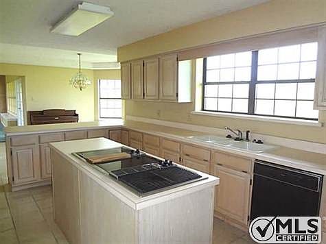 4th image of 132 Creekview Cir