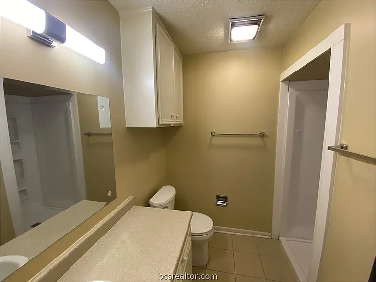 1202 Holleman Dr — Photo 9