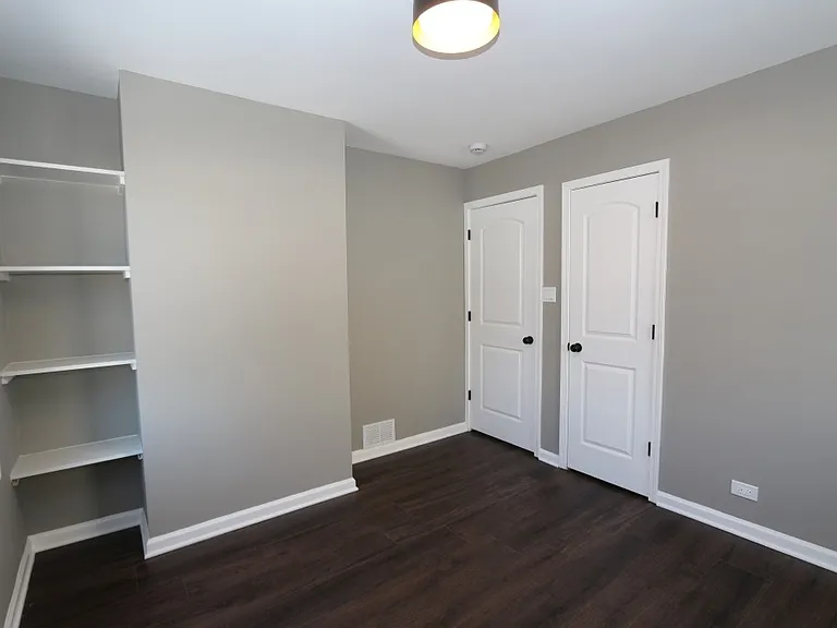 8719 S Honore St — Photo 17