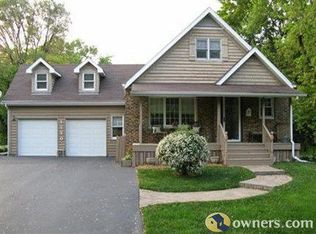 1220 Victory Dr, Libertyville, IL 60048