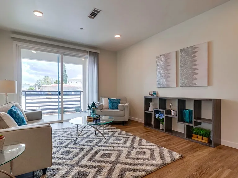 La Perla Apartments — Photo 2
