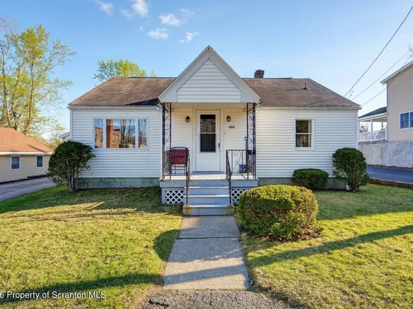 205 Academy St, Moscow, PA 18444