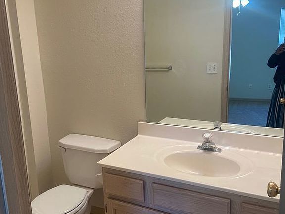 5th image of 106 NE Sunshine St APT D