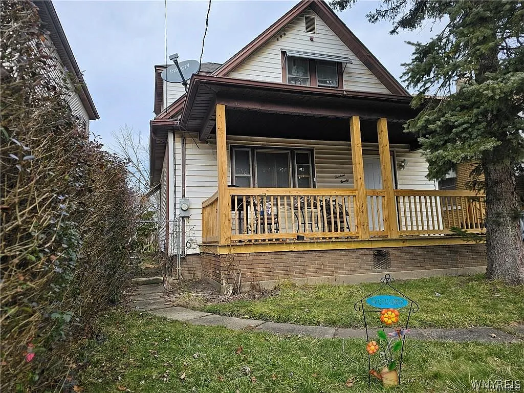 1320 La Salle Ave photo 1