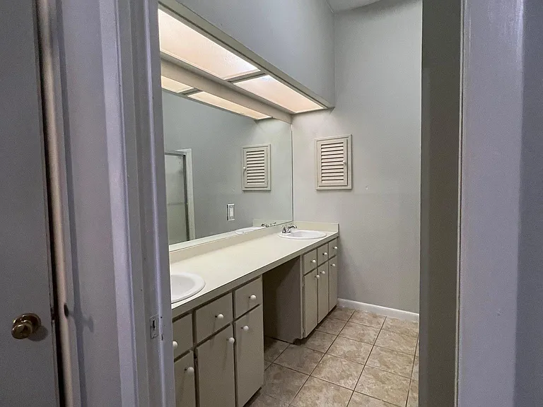 311 Hampton Ct — Photo 20