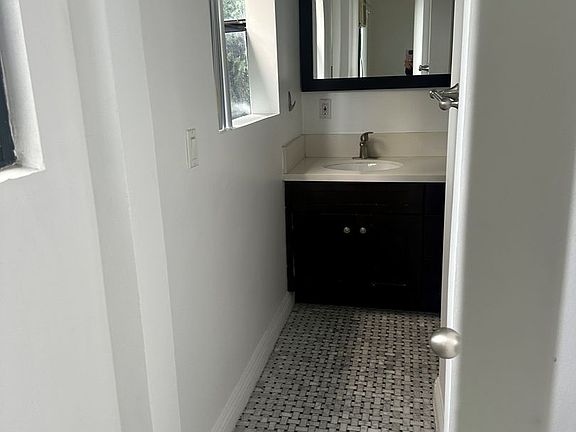 3rd image of 1105 S Barrington Ave APT 7