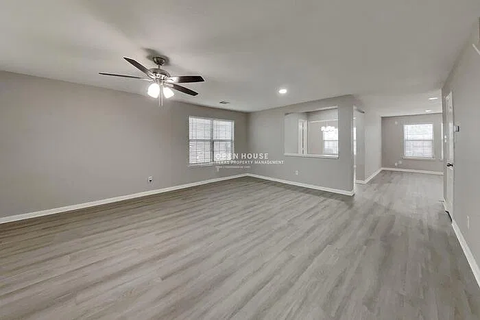 4 bed, 2.5 bath, 2508 sqft, $2,300 — Photo 3