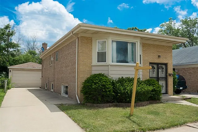 231 Zuelke Dr photo 1