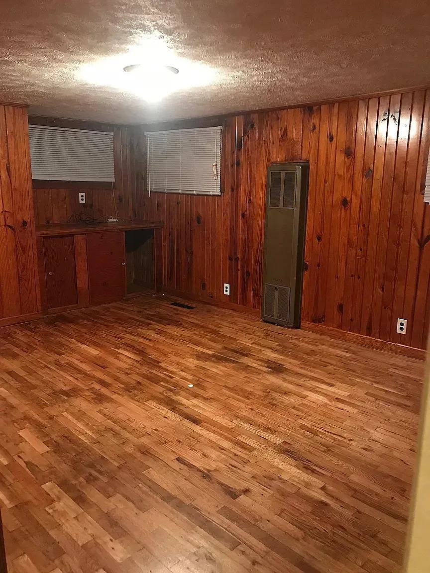 3 bed, 928 sqft, $995 — Photo 1