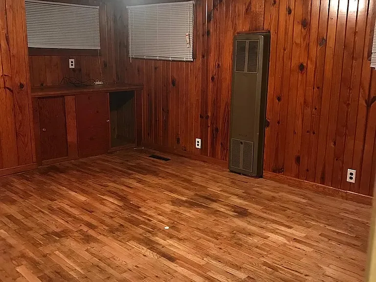 1021 E Memorial Dr — Photo 2