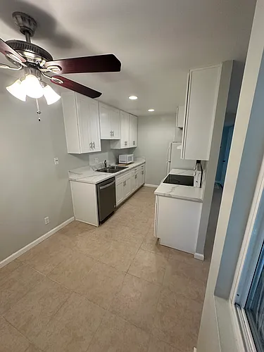 2020 E Grand Ave #H29 Photo 1