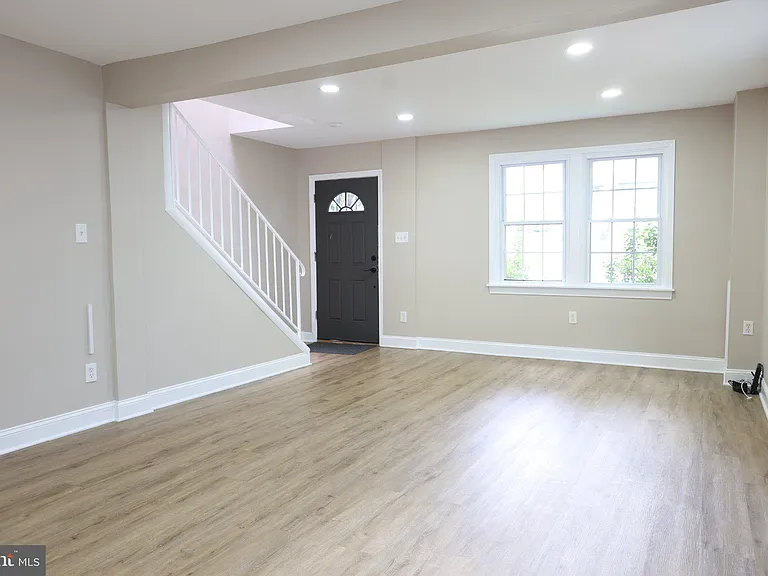 1316 Eastern Ave NE — Photo 4