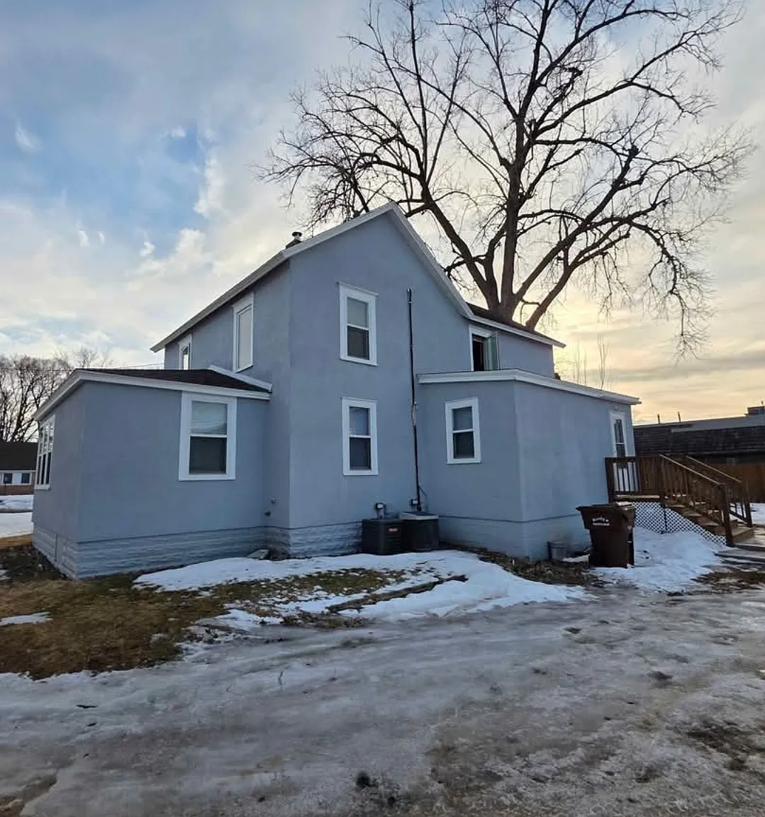5 bed, 2152 sqft, $2,750 — Photo 2