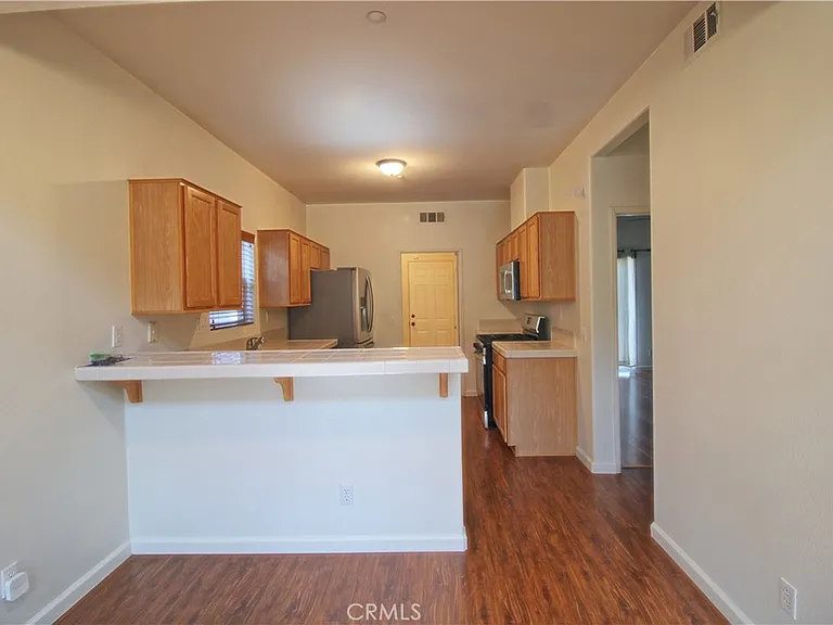 93 Orangewood Ct — Photo 5