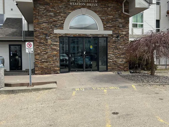 330 Clareview Station Dr NW #1426, Edmonton, AB T5Y 0E6