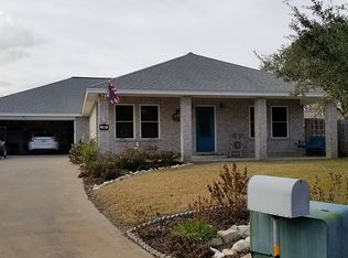 109 Suffolk Ln, Hallettsville, TX 77964