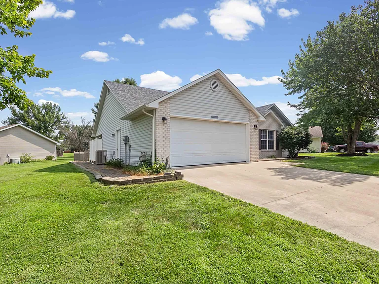 5703 Candlewood Dr — Photo 20