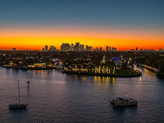 2nd image of 209 N Birch Road #1002