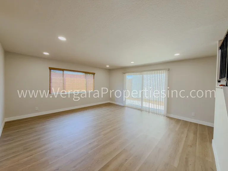 1136 Gian Dr — Photo 5