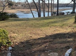 85 River Rd APT M4, Essex, CT 06426