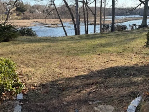 85 River Road #M4, Essex, CT 06426