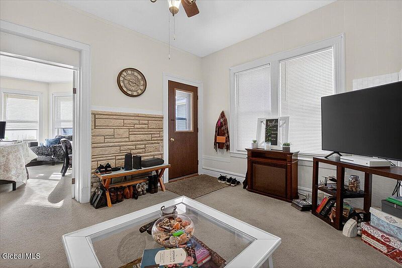 3rd image of 502 Broadway