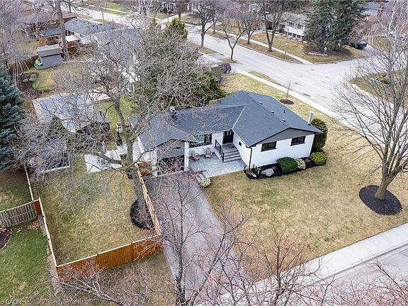 2nd image of 1484 Moss Glen Rd