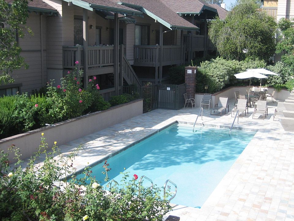 Windrose Place pool