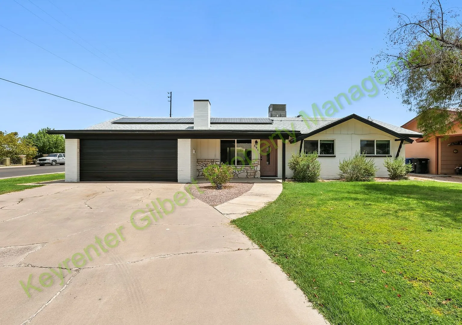 Charming Ranch-Style Home on a Corner Lot w/ a Private Pool in the Heart of Chandler — Photo 2