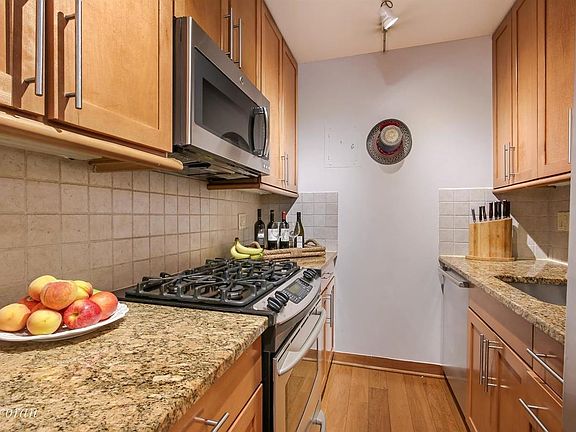 2nd image of 12 W 72nd St APT 4BC