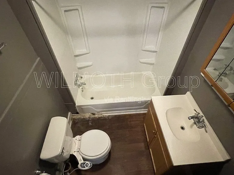 4214 E Washington St — Photo 16